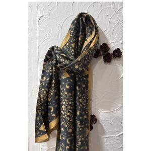 Elegant Black & Beige Beautiful Scarf - Size: 32x68